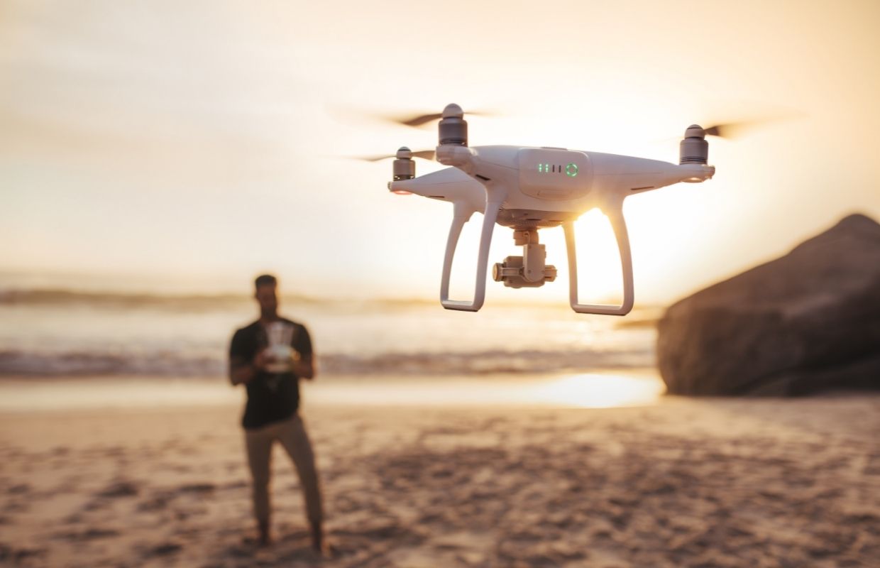 Vuoi pilotare un drone? Ecco le regole in Italia